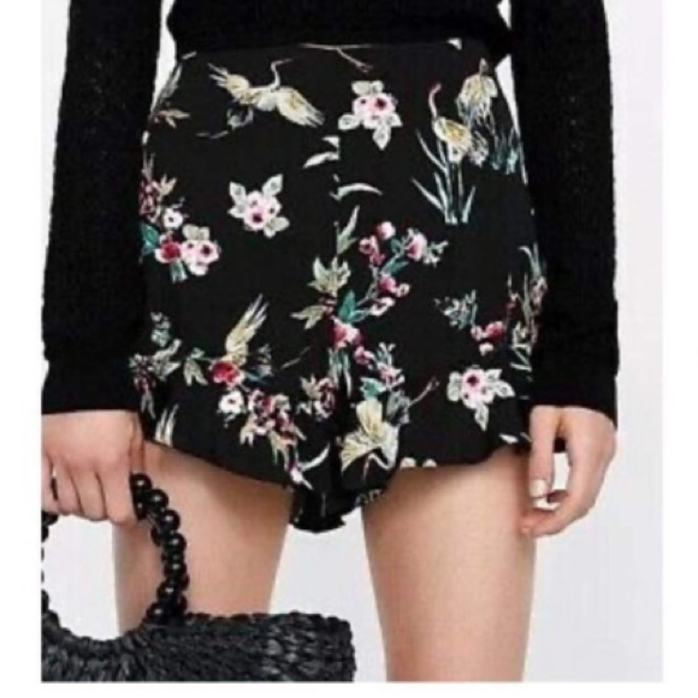 Zara High Waisted Black Floral Bird Print Ruffle Shorts Size M